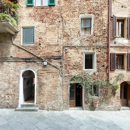 Nuova Sotto La Torre Del Mangia Siena