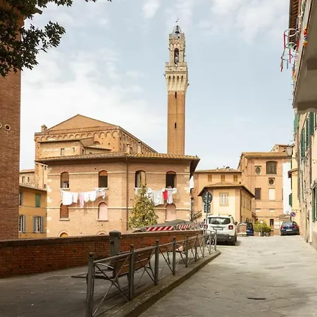 Nuova Sotto La Torre Del Mangia * Siena